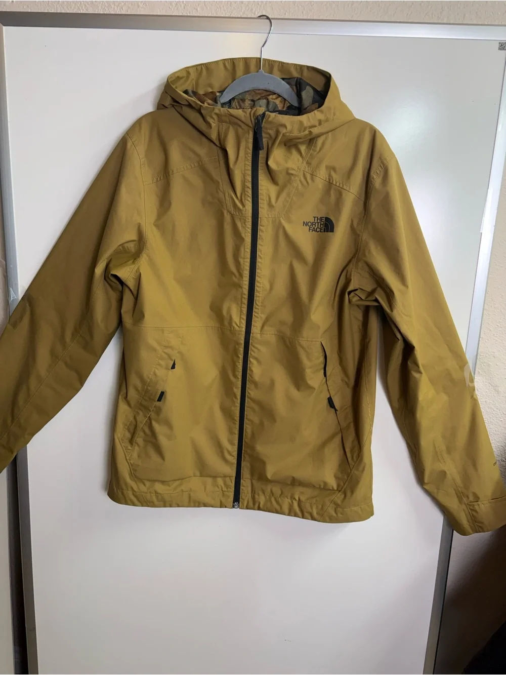 The North Face DryVent Hooded Rain Jacket Mens M Khaki Waterproof Camo Lined